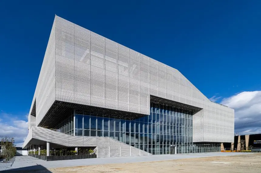文化創造図書館KADOMADOの外観